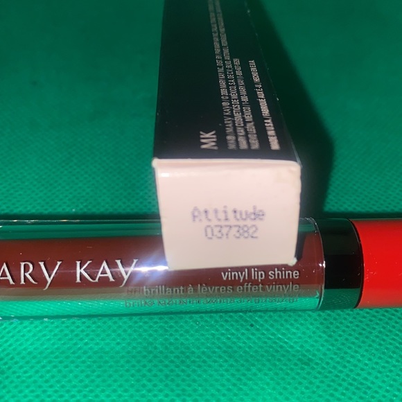 Mary Kay Vinyl Lip Shine - Picture 3 of 3